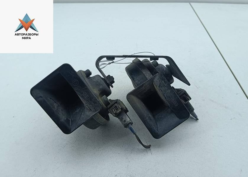 сигнал (клаксон) Volkswagen Passat B5 1998, 1.8 л., бензин, МКПП, зелёный, универсал - фото №1