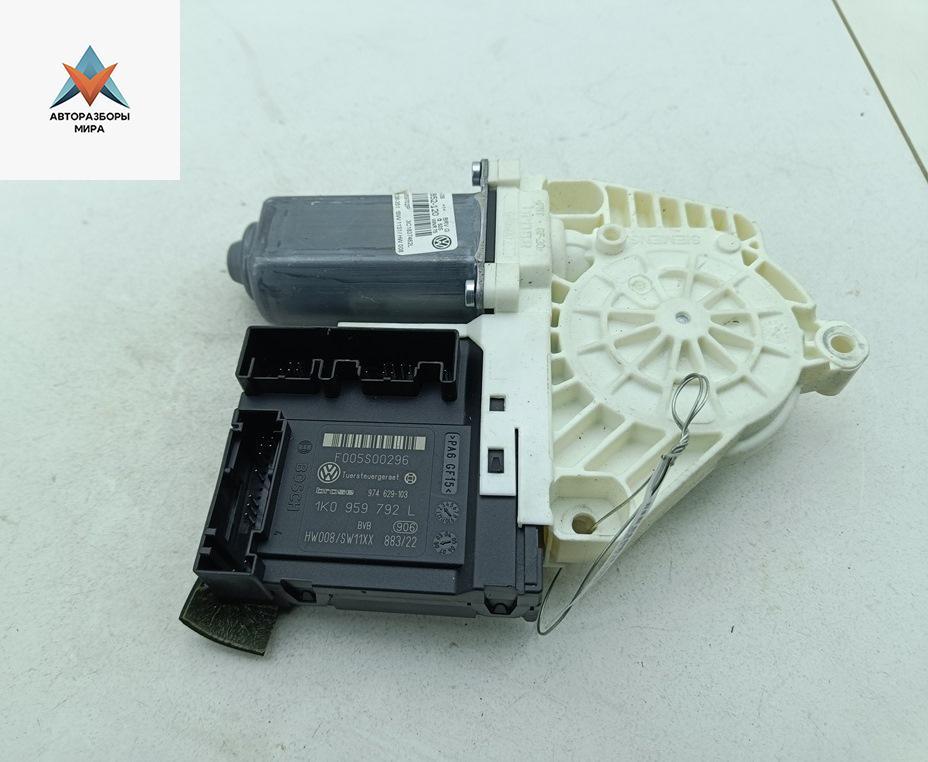 моторчик стеклоподъемника передний правый Volkswagen Passat B6 2008, 1.9 л., дизель, МКПП, красный, универсал, 3C1837462L.1K0959792L - фото №1