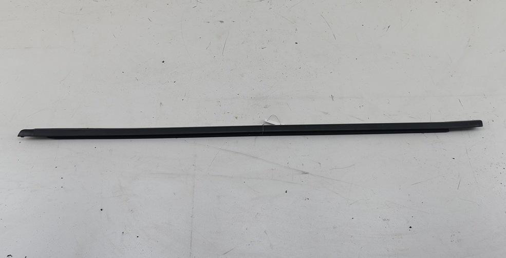 Молдинг стекла двери наружный Volkswagen Passat B6 2008, 1.9 л., дизель, МКПП, красный, универсал