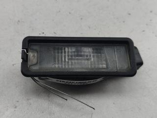 подсветка номера Volkswagen Golf 6 поколение 2011, 1.6 л., дизель, МКПП, белый, хетчбэк 5 дв., 1K8943021