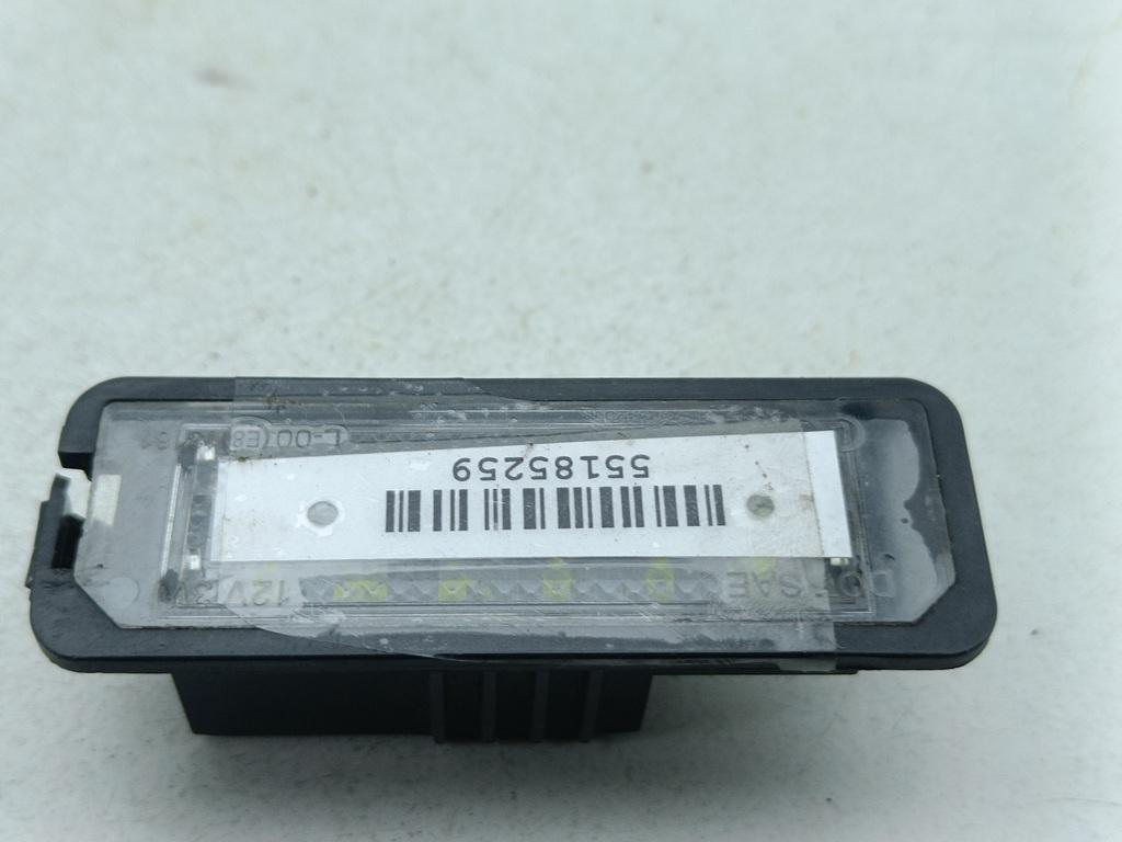 подсветка номера Volkswagen Golf-4 1999, 1.6 л., бензин, МКПП, синий, хетчбэк 5 дв.