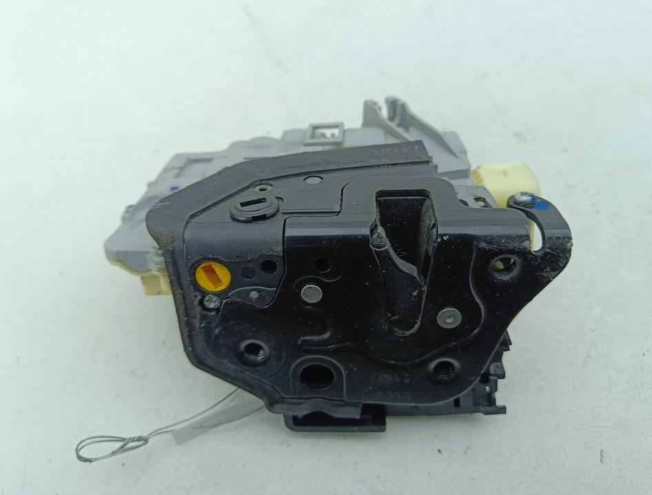 замок двери задней левой Volkswagen Passat B6 2008, 2.0 л., дизель, АКПП, чёрный, универсал, 3C4839015A
