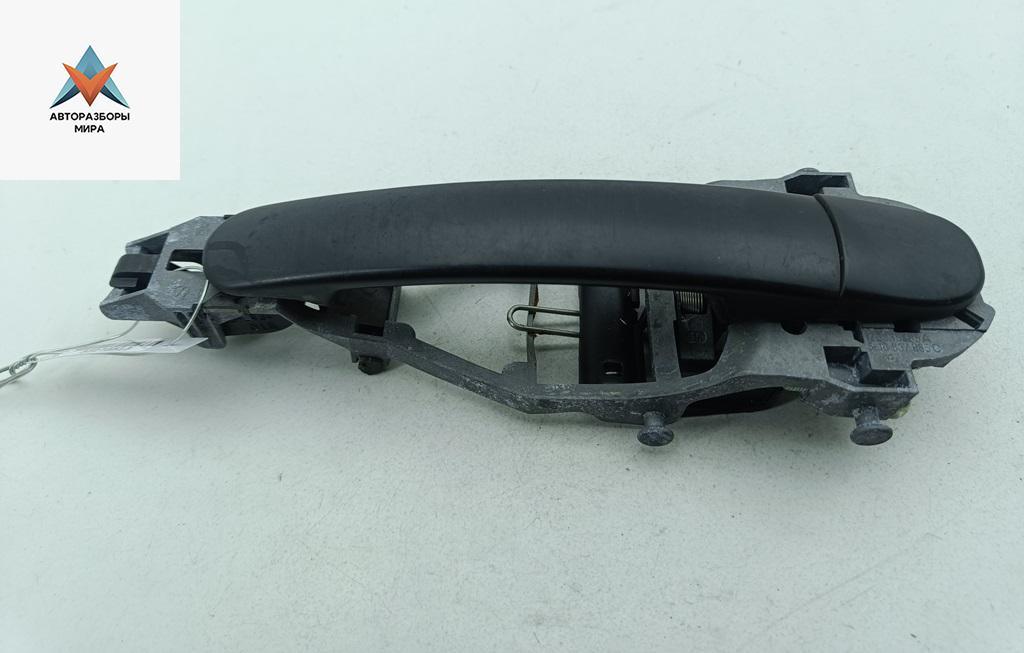 ручка наружная задняя левая Skoda Fabia 2 поколение (5J) 2009, 1.2 л., бензин, МКПП, красный, универсал, 5J0837885C - фото №1