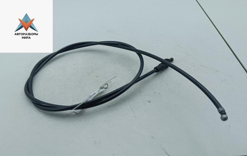 трос капота Volkswagen Passat B5 1999, 1.6 л., бензин, МКПП, синий, универсал, 3B1823531C - фото №1