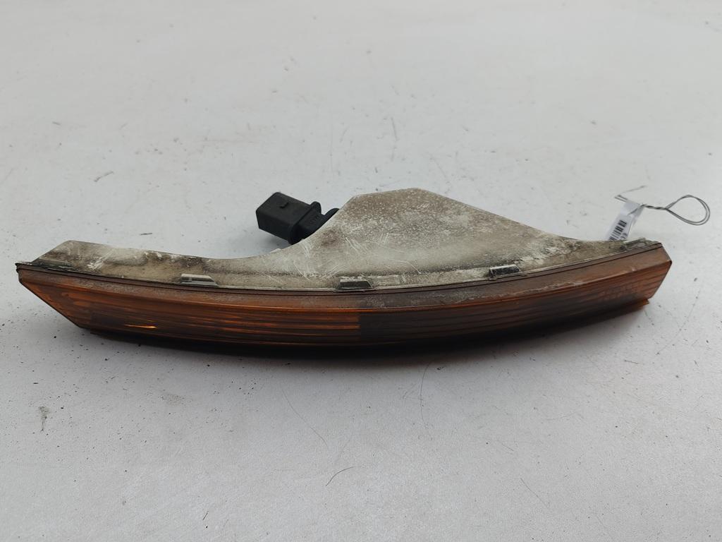 Поворотник (указатель поворота) правый Volkswagen Passat B6 2007, 2.0 л., дизель, МКПП, коричневый, универсал, 3C0953042J