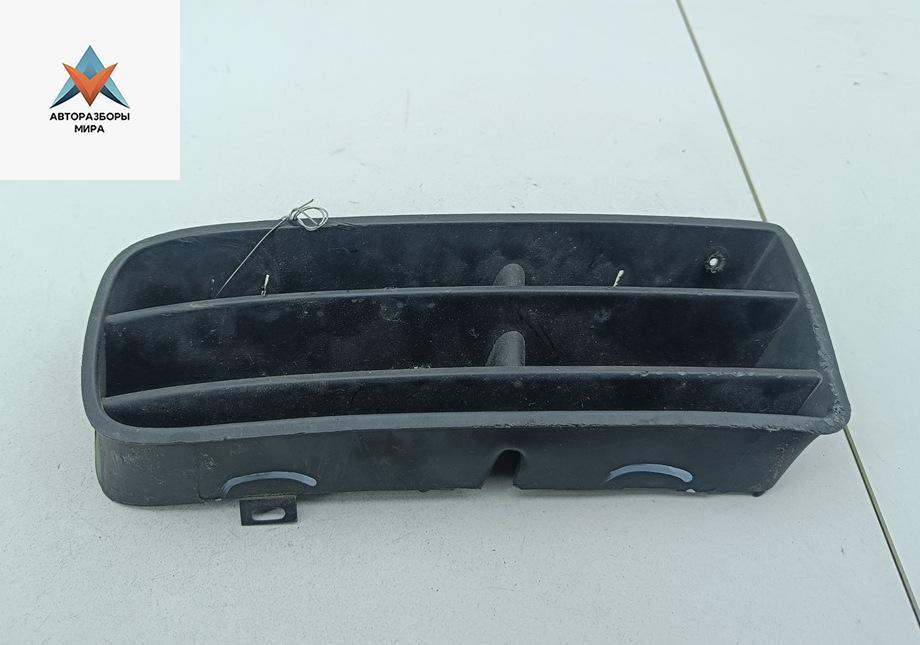 заглушка (решетка) в бампер Volkswagen Golf 4 поколение 2001, 1.4 л., бензин, МКПП, синий, хетчбэк 3 дв., 1J0853666D - фото №1