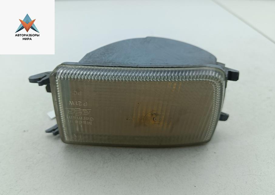 Поворотник (указатель поворота) правый Volkswagen Golf 3 поколение 1997, 1.8 л., бензин, АКПП, зелёный, хетчбэк 5 дв., 1H0953156D - фото №1