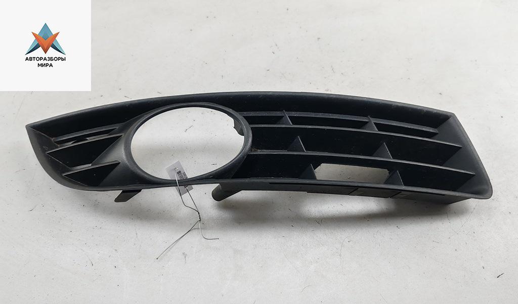 рамка фары противотуманной правой Volkswagen Passat B6 2010, 1.6 л., бензин, МКПП, серый, универсал, 3C0853666A - фото №1