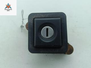 кнопка открытия багажника Volkswagen Passat B3 1993, 1.8 л., бензин, МКПП, серый, универсал, 357827571D