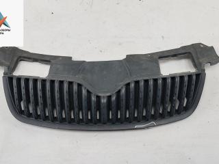 решетка радиатора Skoda Fabia 2 поколение (5J) 2009, красный, универсал, 5J0853668