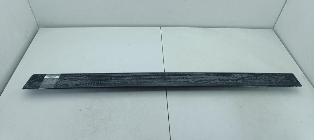 молдинг двери передней левой Volkswagen Passat B3 1993, 1.8 л., бензин, МКПП, серый, универсал, 357853515