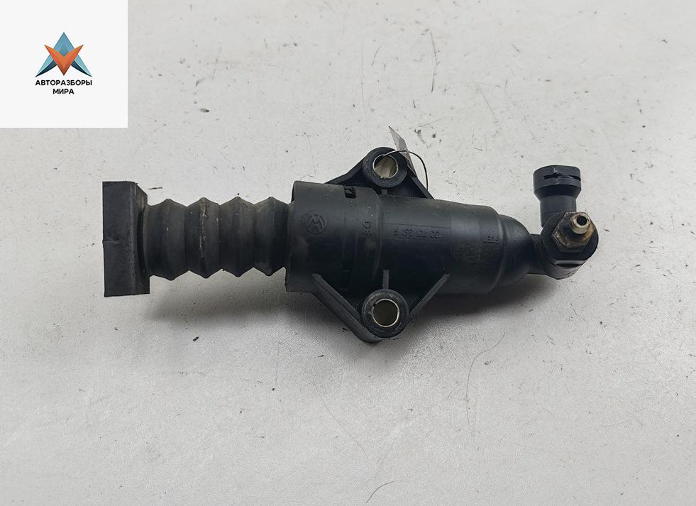 цилиндр сцепления рабочий Volkswagen Golf 4 поколение 2000, 1.4 л., бензин, МКПП, серый, хетчбэк 5 дв., 1J0721261F - фото №1