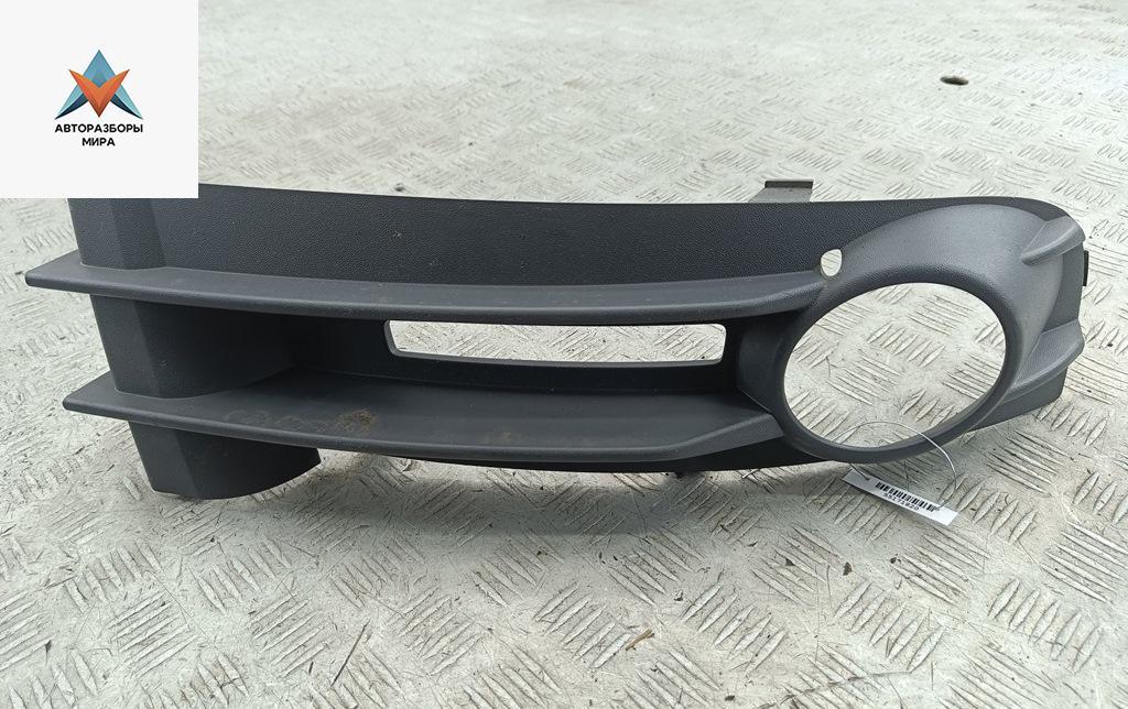 рамка фары противотуманной правой Volkswagen Caddy 3 поколение 2005, 2.0 л., дизель, МКПП, белый, фургон, 2K0853684A - фото №1