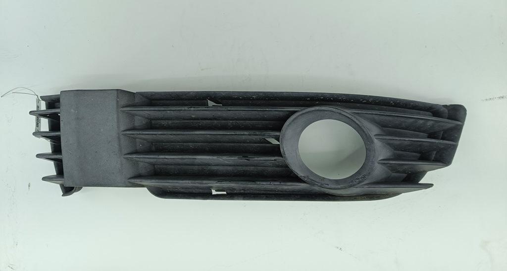 рамка фары противотуманной правой Volkswagen Passat B5+ (GP) 2001, 2.0 л., бензин, МКПП, синий, универсал, 3B0853666L