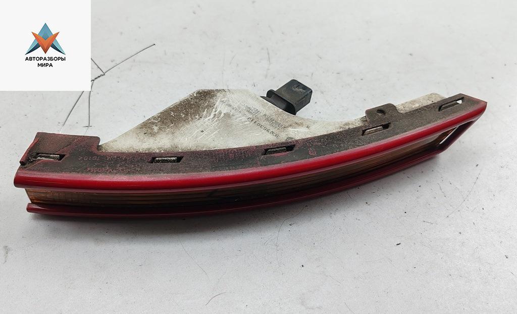Поворотник (указатель поворота) левый Volkswagen Passat B6 2008, 1.9 л., дизель, МКПП, красный, универсал, 3C0953041J - фото №1