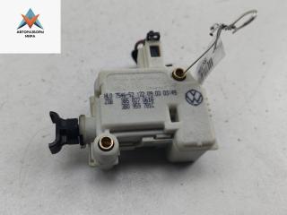 активатор замка багажника Volkswagen Touareg 1 поколение 2003, 2.5 л., дизель, АКПП, чёрный, внедорожник 5 дв., 3B5827061B, 3B0959781C