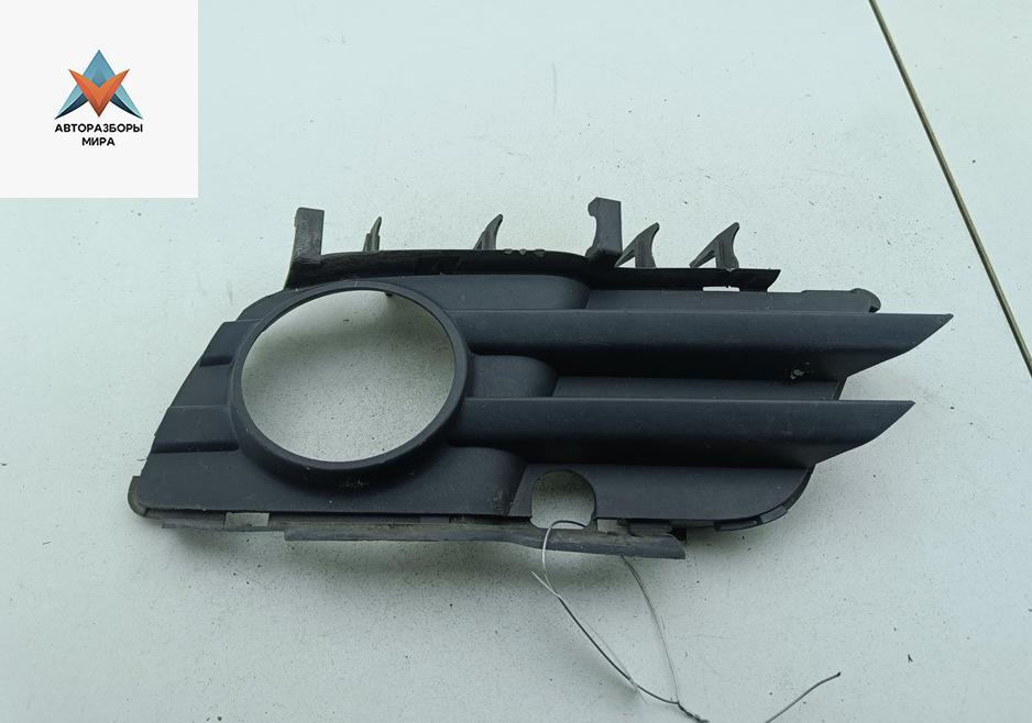рамка фары противотуманной левой Opel Vectra C 2004, 2.2 л., бензин, АКПП, серый, хетчбэк 5 дв., 13100593 - фото №1