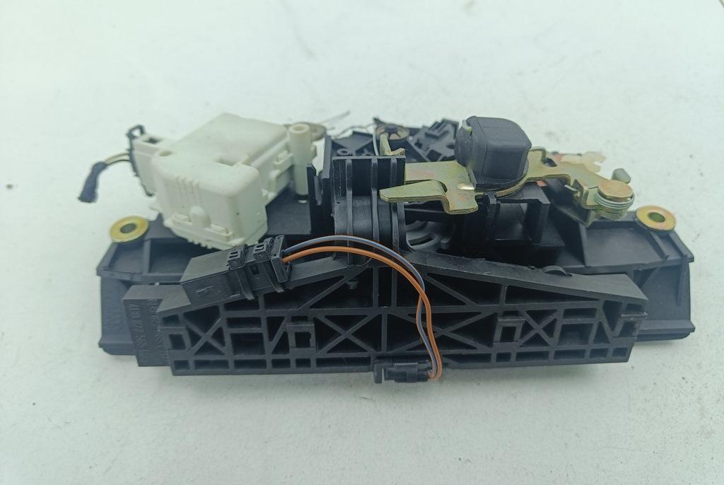 ручка крышки багажника Audi A6 C5 1998, серый, седан, 4B0827565