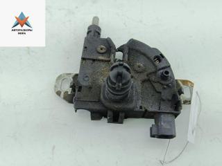 замок капота Ford Focus 2 поколение 2005, 1.6 л., i, бензин, МКПП, чёрный, хетчбэк 5 дв., 3M5116700