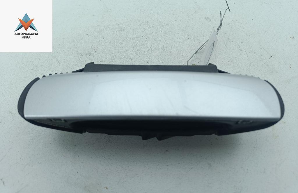 ручка наружная задняя левая Audi A4 B6 2001, 2.0 л., бензин, МКПП, серый, седан, 4B0839885 - фото №1