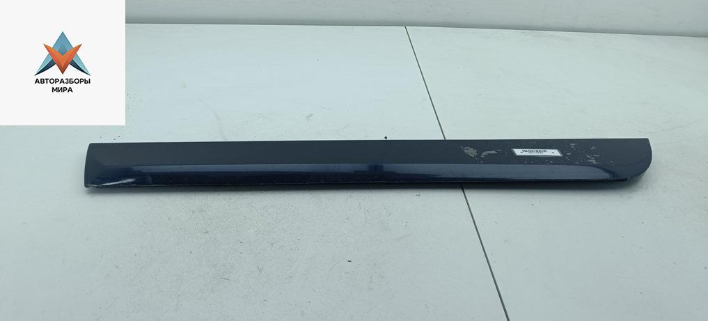 молдинг двери задней левой Audi A4 B7 2004, 2.0 л., бензин, МКПП, синий, седан - фото №1