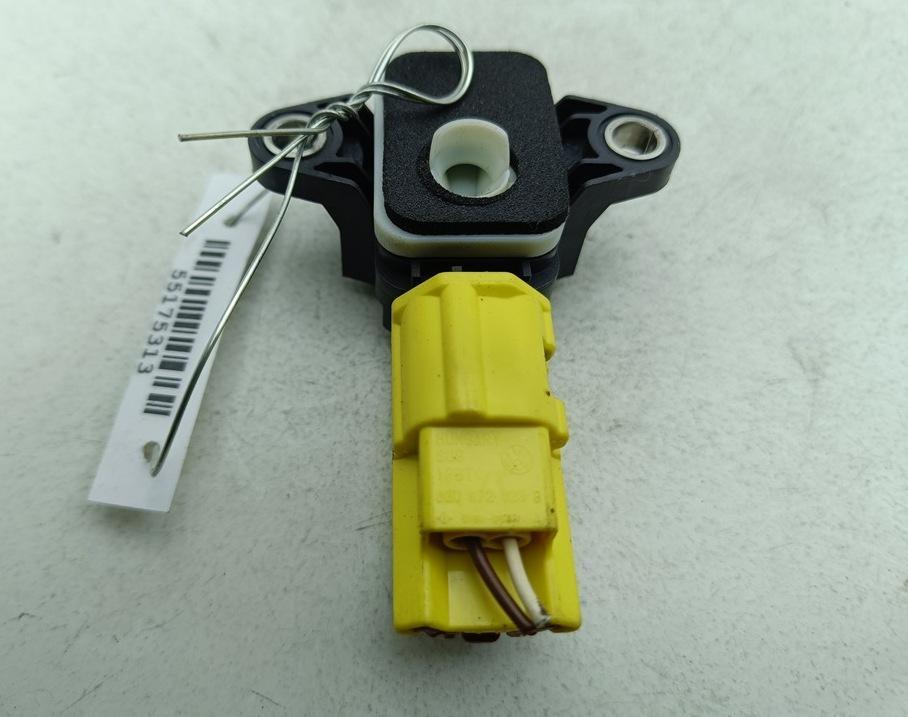 датчик AirBag Audi A4 B7 2004, 2.0 л., бензин, МКПП, синий, седан, 8P0955557