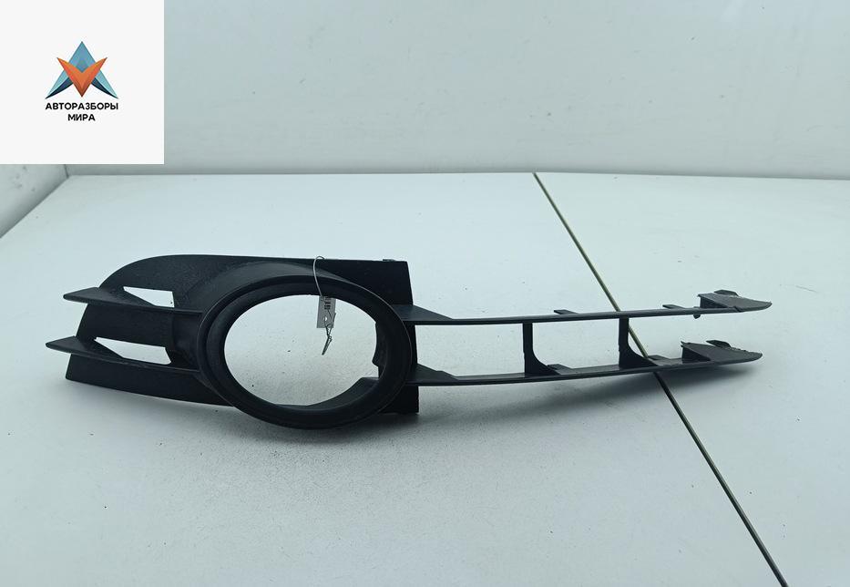 рамка фары противотуманной левой Audi A6 4F/C6 2005, 3.0 л., дизель, АКПП, серый, седан, 13678LH - фото №1