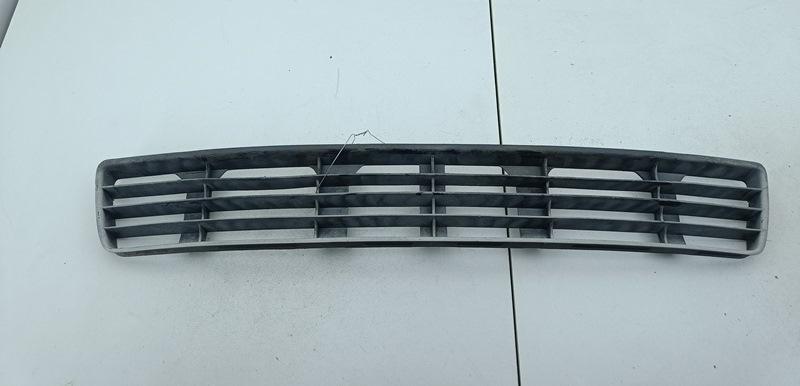 заглушка (решетка) в бампер Audi A4 B5 1995, 1.8 л., бензин, МКПП, зелёный, седан, 8D0807683
