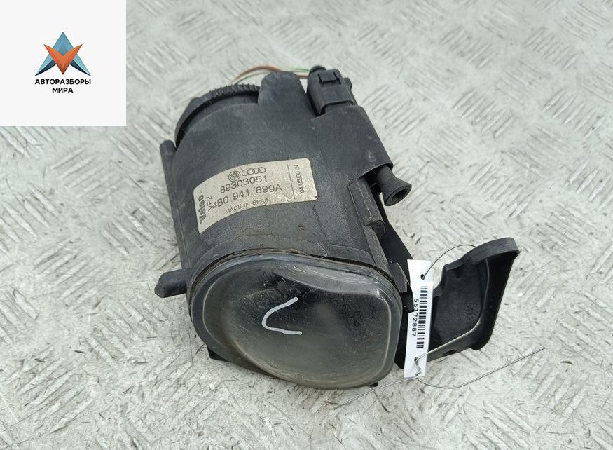 фара противотуманная левая Audi A6 4B/C5 2000, 2.5 л., дизель, АКПП, красный, универсал, 4B0941699A - фото №1