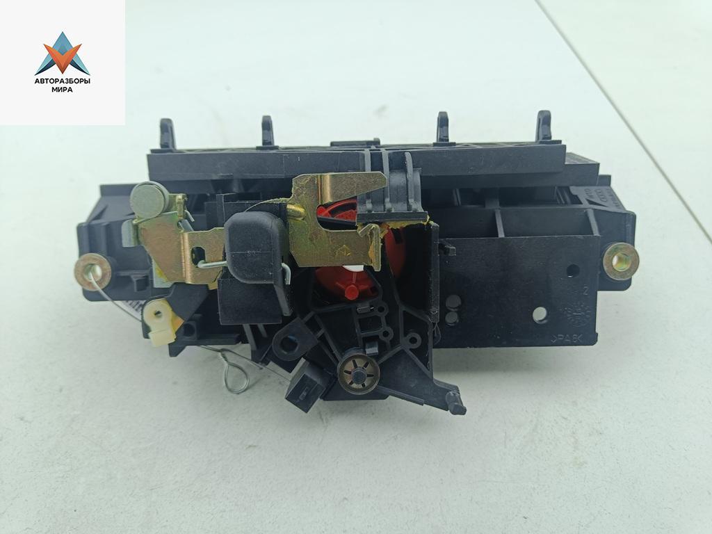 ручка крышки багажника Audi A6 4B/C5 1998, серый, седан, 8D9827565 - фото №1