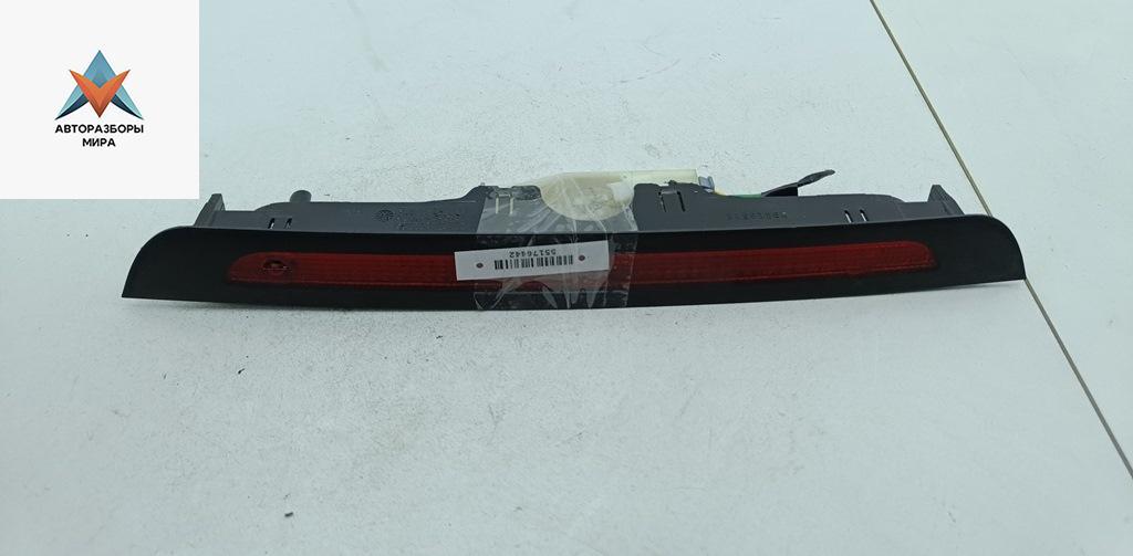 стоп-сигнал Citroen C3 I 2008, 1.1 л., бензин, МКПП, красный, хетчбэк 5 дв., 89028538 - фото №1