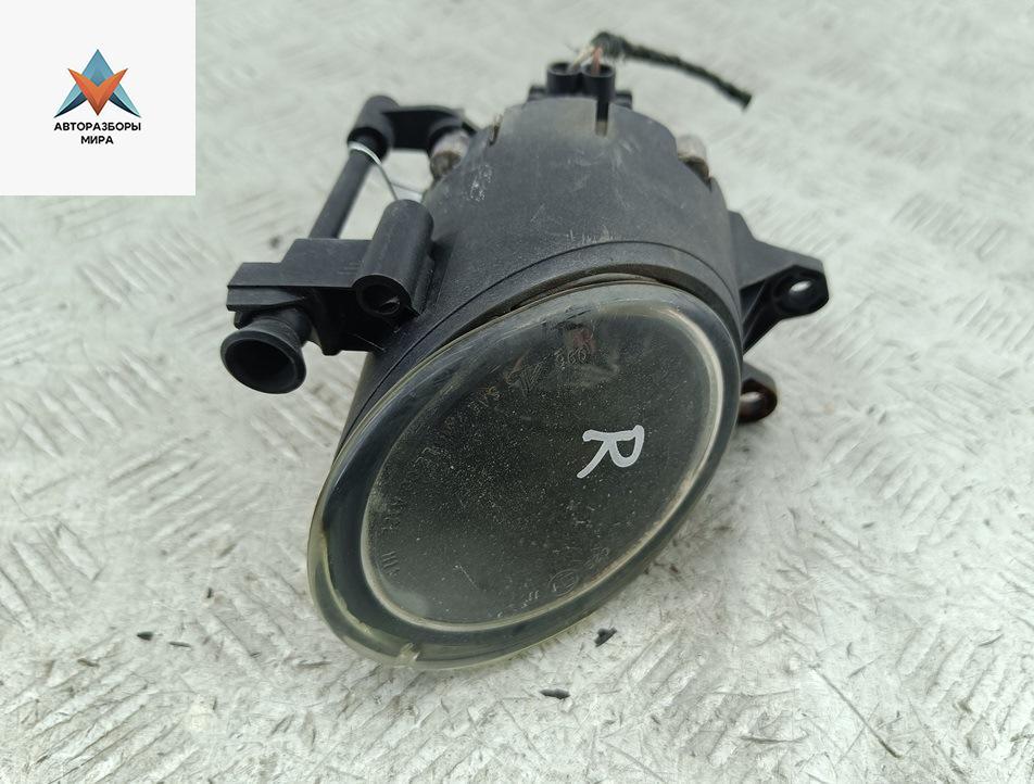 фара противотуманная правая Audi A4 B6 2001, 2.0 л., бензин, МКПП, серый, седан, 8E0941700 - фото №1