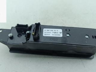 кнопка стеклоподъемника переднего правого Mercedes-Benz Sprinter 2 поколение (W906) 2011, 2.2 л., дизель, МКПП, синий, микроавтобус, 9065451913