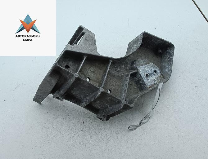 кронштейн (крепление) Audi A6 4B/C5 1998, 2.8 л., бензин, АКПП, серый, седан, 4B0941705 - фото №1