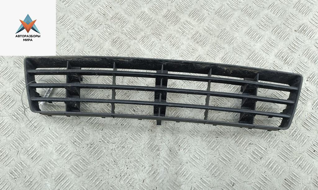заглушка (решетка) в бампер Audi A6 4B/C5 2000, 2.5 л., дизель, АКПП, красный, универсал, 4B0807683F - фото №1