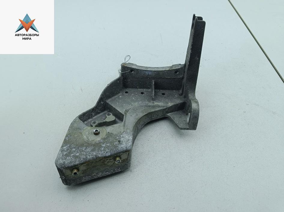 кронштейн (крепление) Audi A6 4B/C5 1998, 2.8 л., бензин, АКПП, серый, седан, 4B0941706 - фото №1