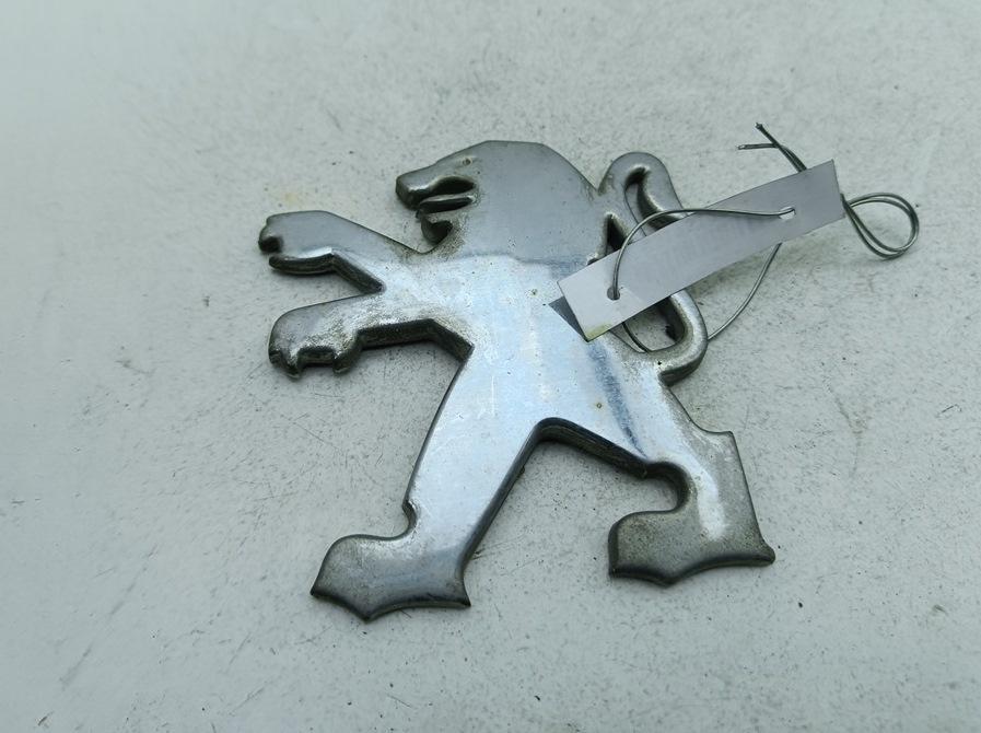 эмблема Peugeot 307 2003, 1.6 л., бензин, МКПП, серый, универсал, 96488048