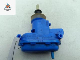 активатор (привод) замка двери Audi 80 8C/B4 1992, 2.0 л., бензин, МКПП, серый, универсал, 893862153C