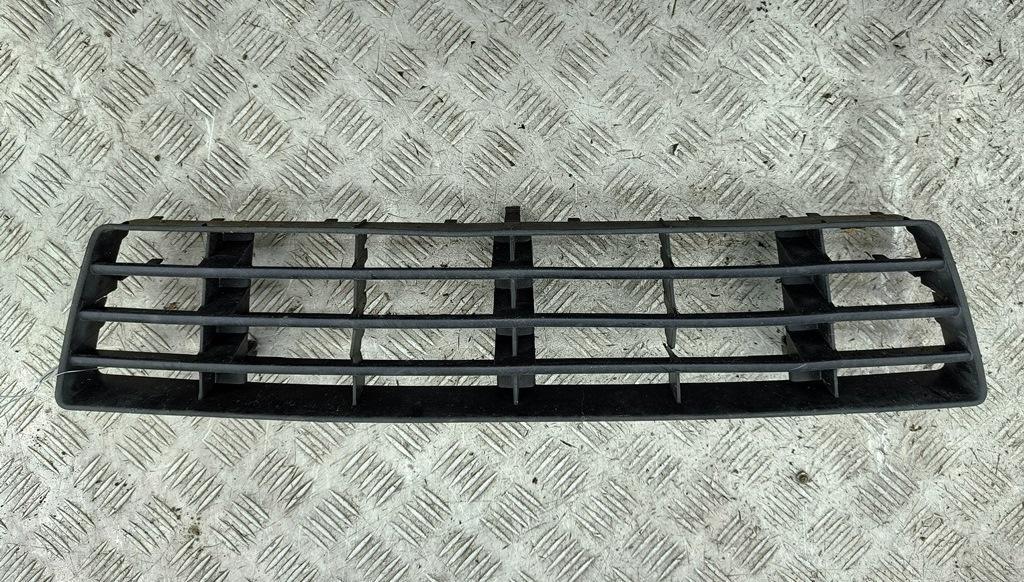 заглушка (решетка) в бампер Audi A6 4B/C5 1999, 2.4 л., бензин, АКПП, серый, универсал, 4B0807683P - фото №1