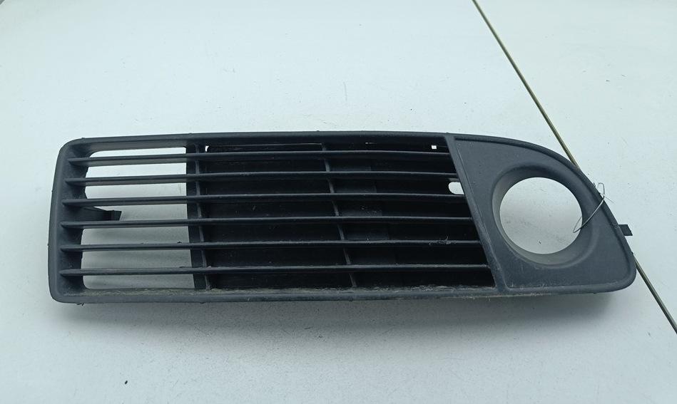 рамка фары противотуманной правой Audi A6 C5 1998, 2.8 л., бензин, АКПП, серый, седан, 4B0807682H