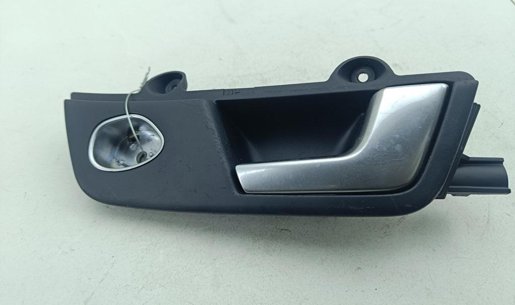 ручка внутренняя передняя правая Audi A4 B7 2004, 2.0 л., бензин, МКПП, синий, седан, 8E1837020 - фото №1