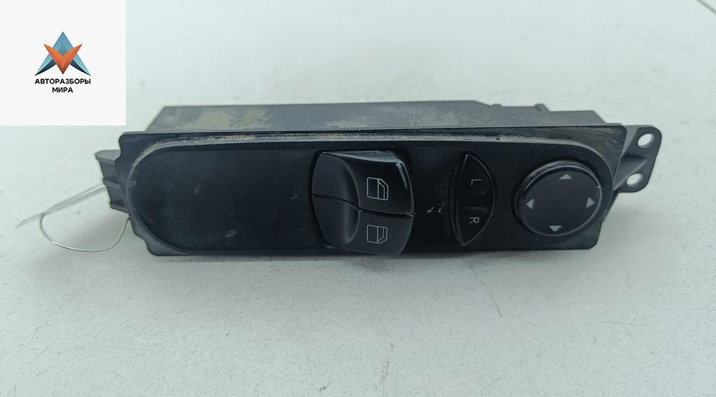 кнопка стеклоподъемника переднего левого Mercedes-Benz Sprinter 2 поколение (W906) 2011, 2.2 л., дизель, МКПП, синий, микроавтобус, 9065451213 - фото №1