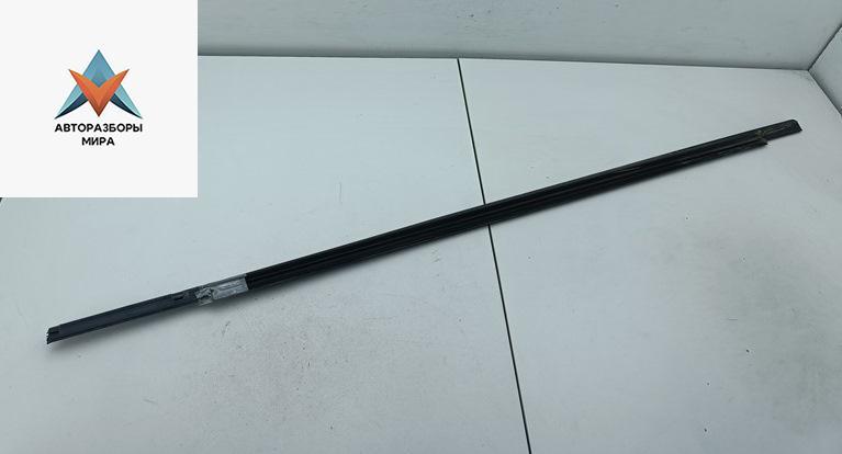 Молдинг стекла двери наружный Fiat Stilo 1 поколение 2003, 1.6 л., бензин, МКПП, чёрный, хетчбэк 5 дв. - фото №1