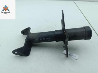 кронштейн переднего бампера Volkswagen Passat B5 1999, 1.6 л., бензин, МКПП, синий, универсал, 3B0807134A