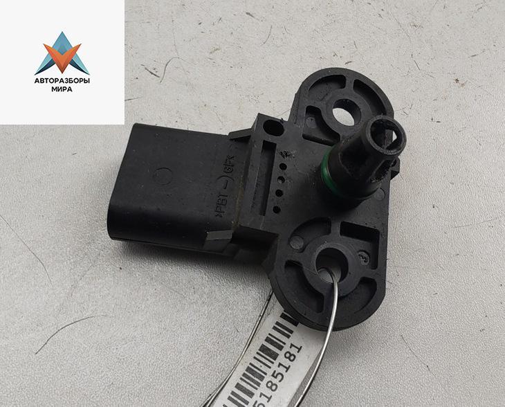 датчик абсолютного давления Volkswagen Golf 4 поколение 2000, 1.4 л., бензин, МКПП, серый, хетчбэк 5 дв., 06B906051 - фото №1