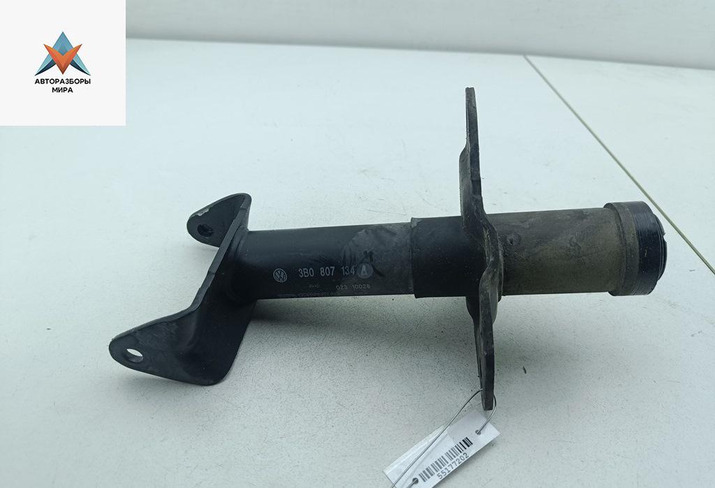 кронштейн переднего бампера Volkswagen Passat B5 1998, 1.8 л., бензин, МКПП, зелёный, универсал, 3B0807134A - фото №1