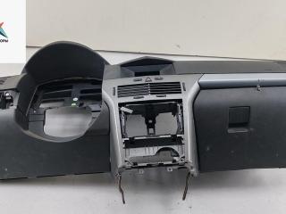 панель передняя салона (торпедо) Opel Astra H 2004, 1.4 л., бензин, МКПП, красный, хетчбэк 5 дв.