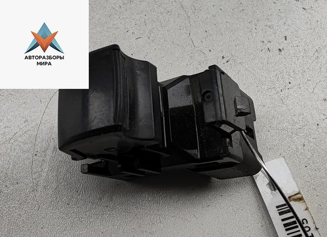 кнопка стеклоподъемника переднего левого Mitsubishi Space Star/Mirage ) 2019, 1.0 л., бензин, МКПП, серый, хетчбэк 5 дв., 8608A320 - фото №1