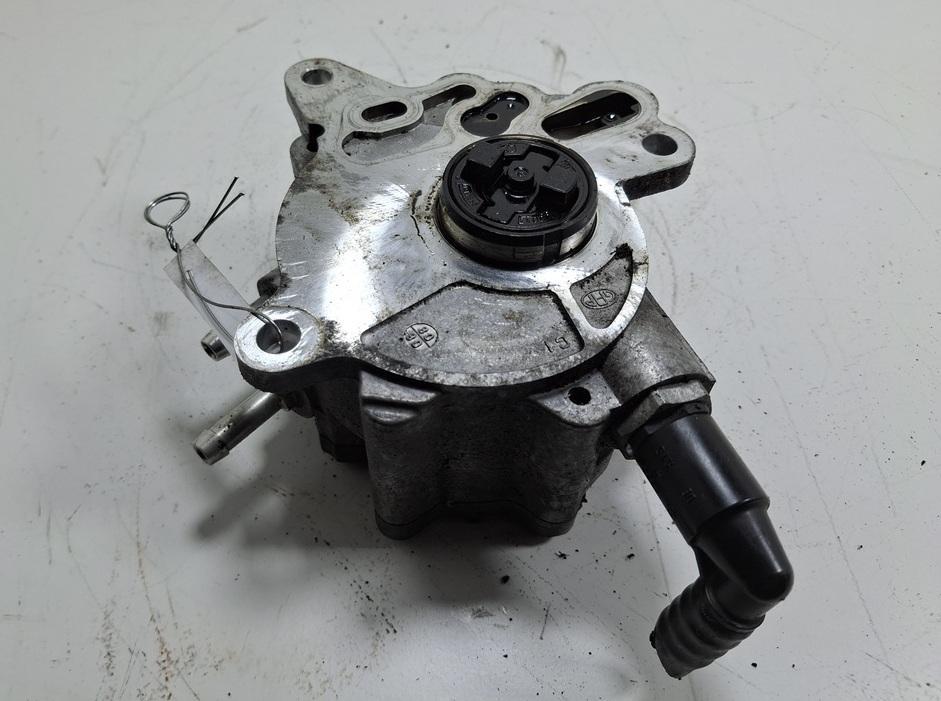 насос вакуумный Volkswagen Passat B6 2007, 2.0 л., дизель, АКПП, синий, универсал, 03G145209