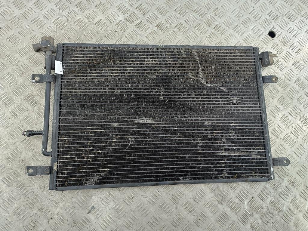 радиатор кондиционера Audi A4 B7 2004, 2.0 л., бензин, МКПП, синий, седан, 8E0260401N